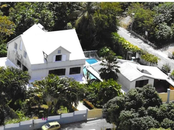 Maison 13 pièces 305 m²