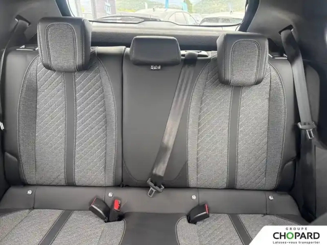 Peugeot 2008 hybrid 145 e-dcs6 — photo 17