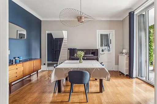 Maison 8 pièces 236 m²