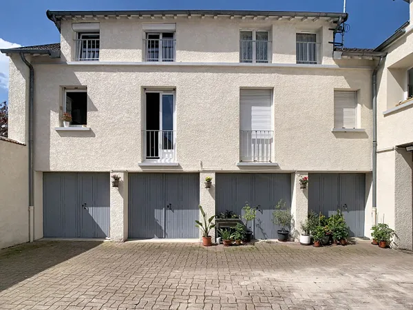 Duplex, 1 chambre et un bureau 66 m² au sol à vendre à Méry-sur-Oise - Réf. 7763