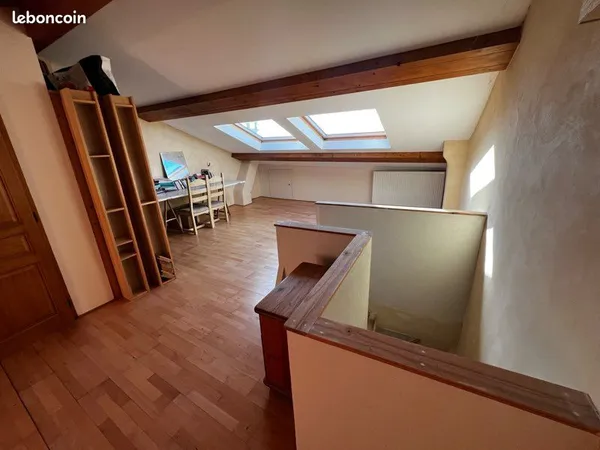 Maison de village + 2050m2 de terrain