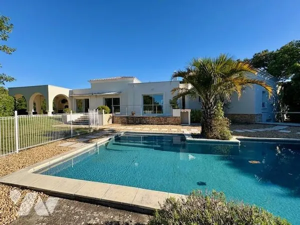 Maison 11 pièces 308 m²