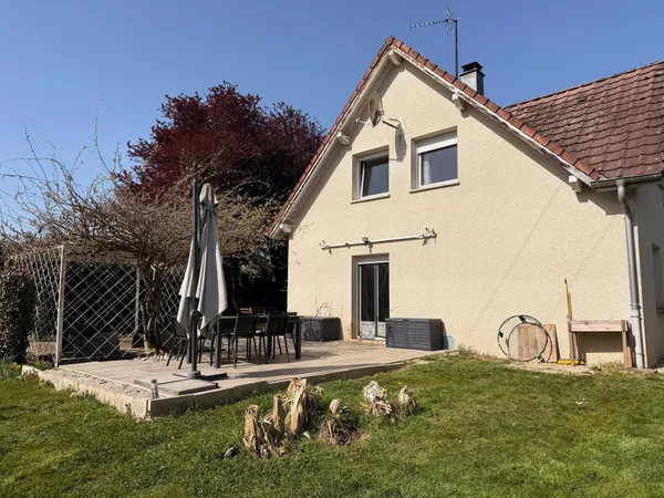Maison de 2001 de 115 m2, 3 chambres sur terrain de 11 ares.