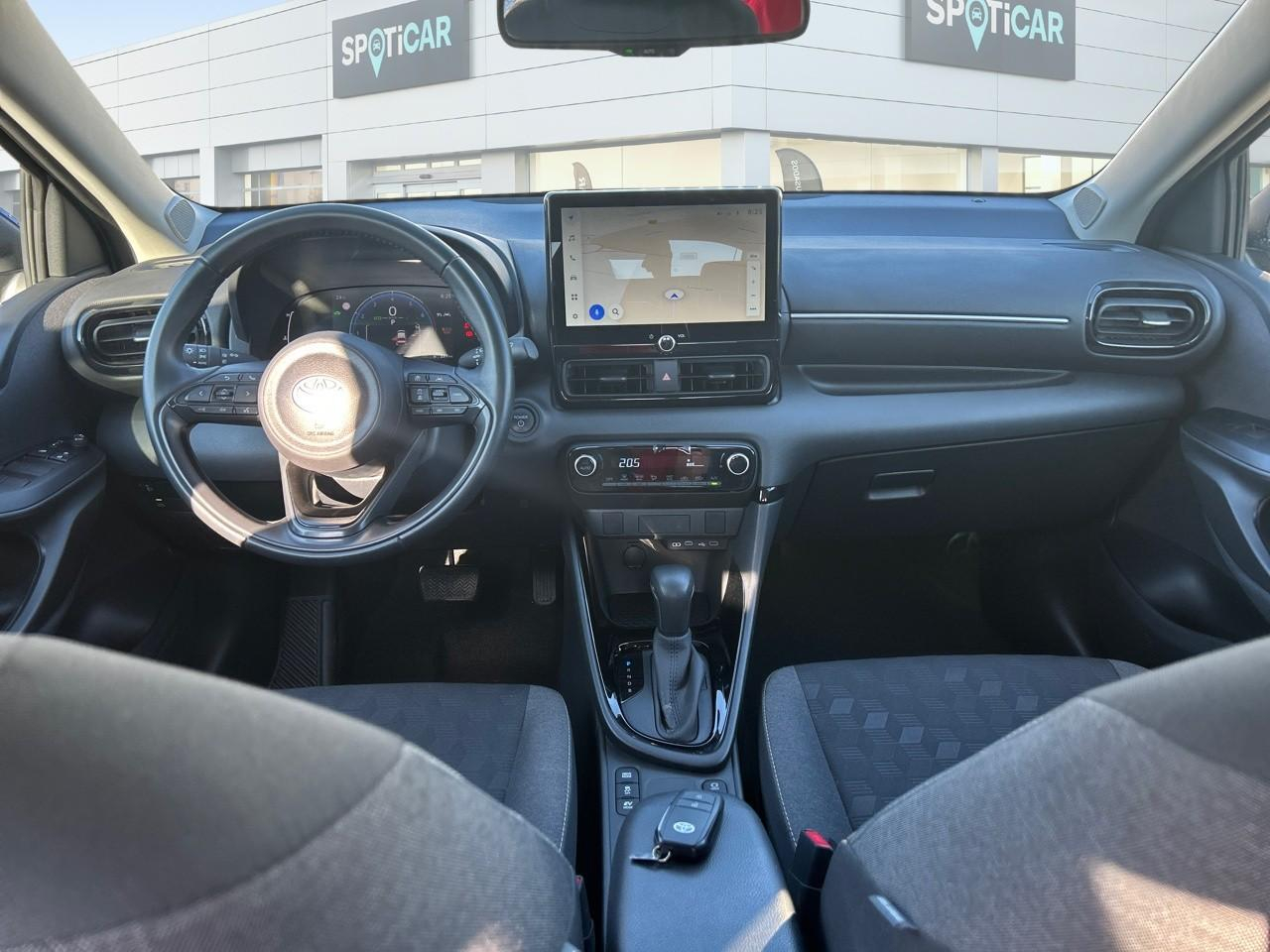 Toyota Yaris 116h design 5p — photo 8