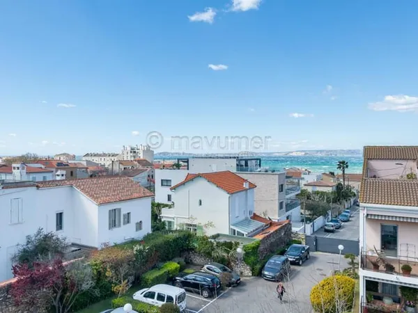 Duplex en dernier étage avec terrasse vue mer et parking Pointe Rouge 13008 Marseille