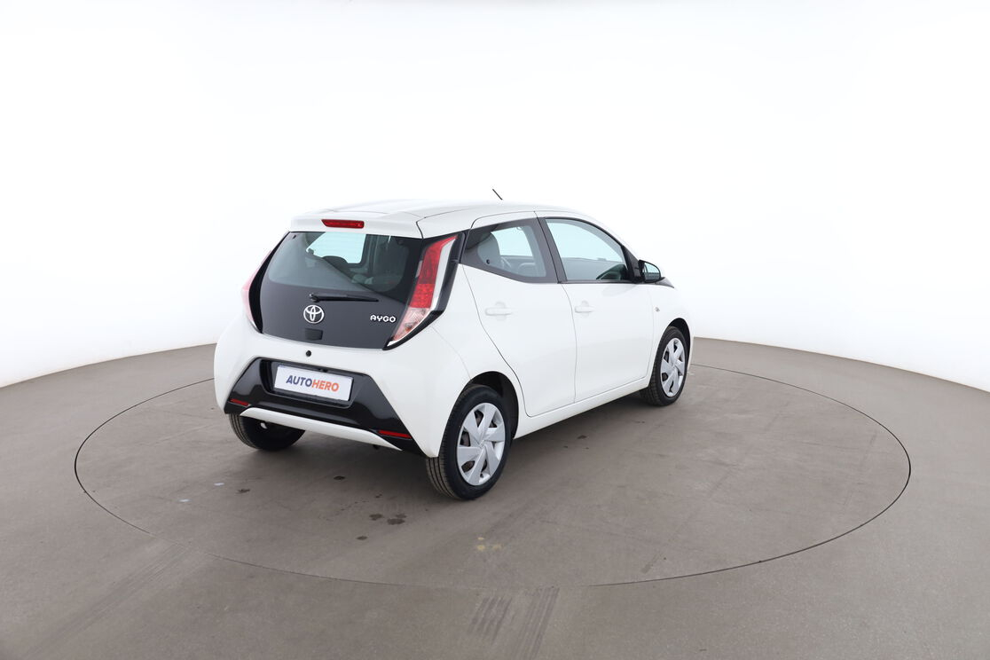 Toyota Aygo 1.0 VVT-i X-Play X-Shift — photo 5