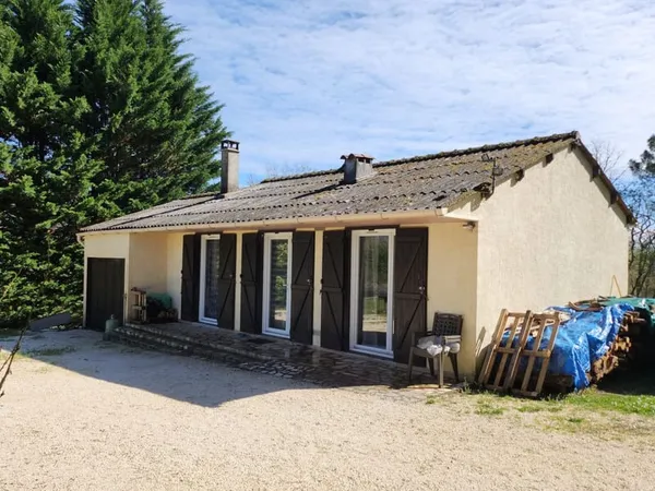 Maison de 50m2 au milieu de son terrain de 8158m2!