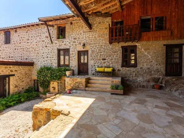Vends maison 250m² Saint-Martin-en-Haut 3 chambres possibilité 4