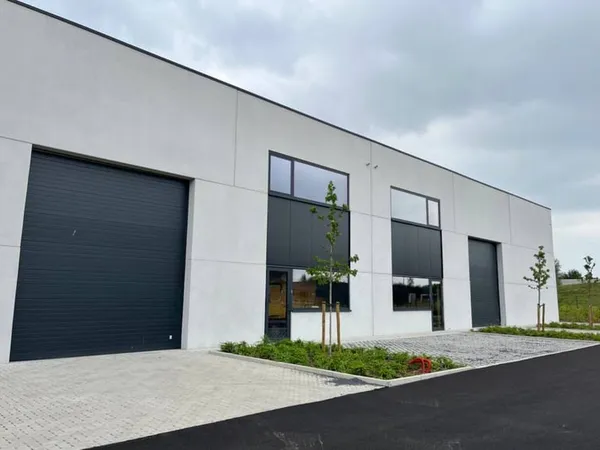 Loft 2 pièces 240 m²