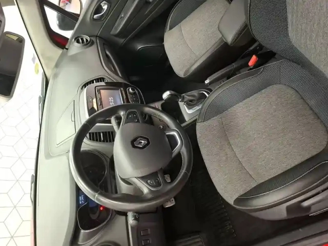 Renault Captur dci 90 energy edc — photo 12