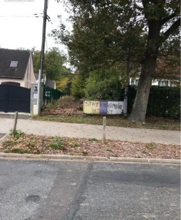 Loue terrain 300 m2 en zone Ue viabilisé