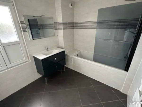 BEL Appartement F2 BIS dans maison particulière