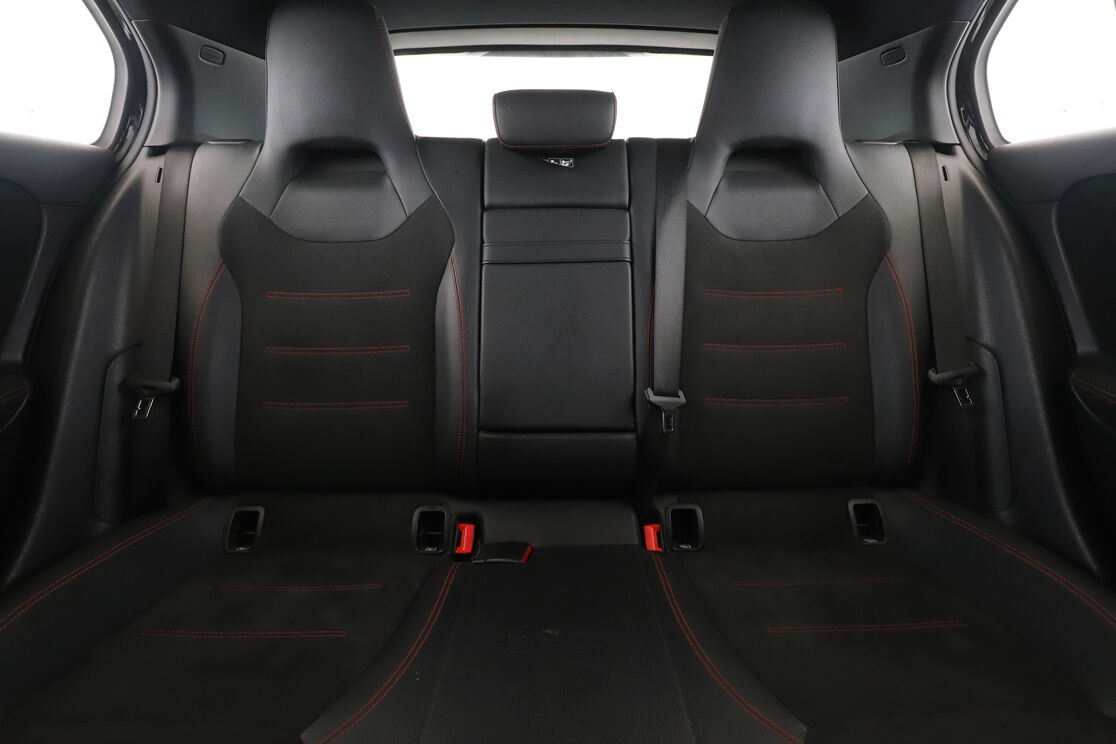 Mercedes-Benz Classe A 180 d AMG Line 8G-DCT — photo 14