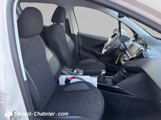 Peugeot 2008 puretech 82ch s&amp;s bvm5 signature — photo 24