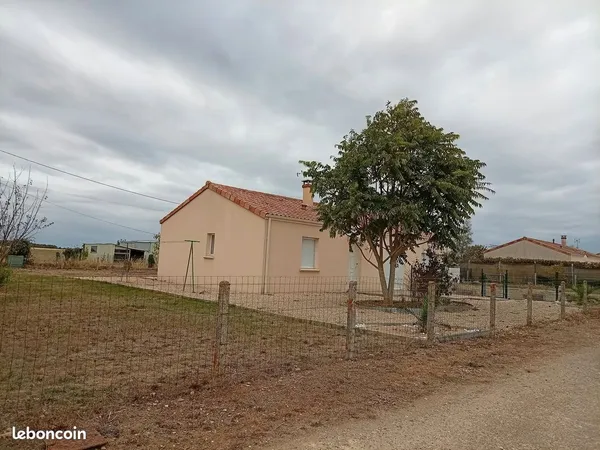 A louer : Maison de plain-pied 88m² avec terrain clos de 1 200 m²