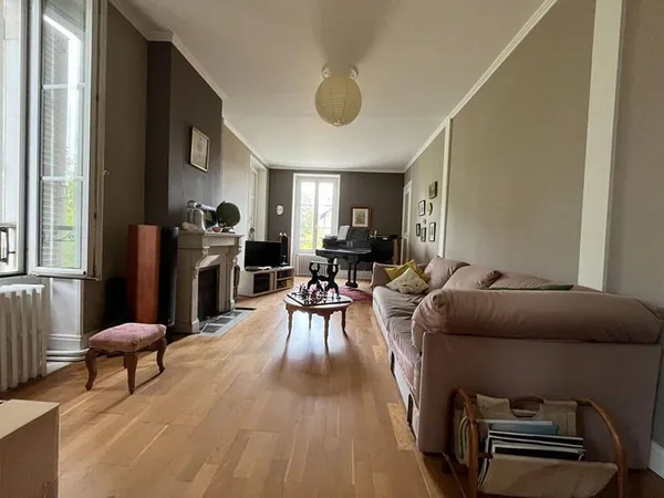Maison 7 pièces 213 m²