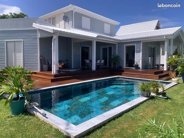 Villa 154m2 - Terrain 547m2 - 4 Chambres - Piscine - Vue mer