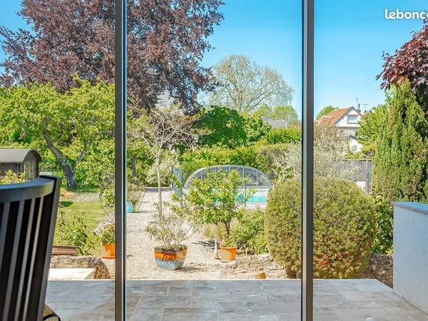 Maison 10 pièces 268 m²