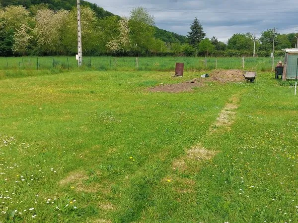 TERRAIN DE 600m au calme
