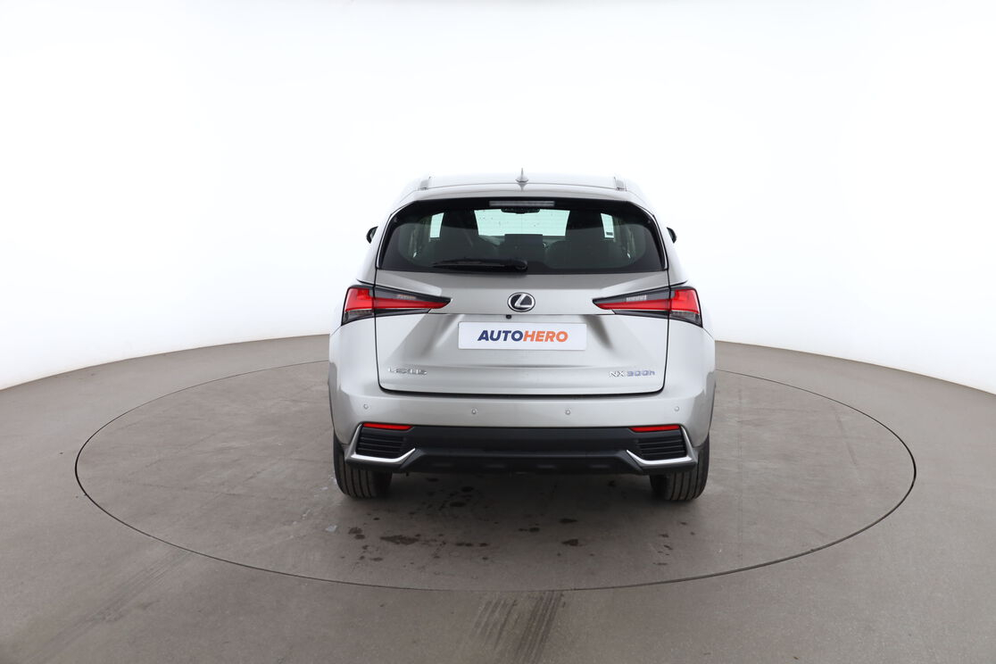 Lexus NX-Serie 300h Business 2WD Auto — photo 4