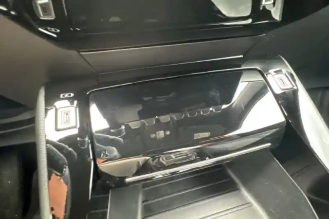 Peugeot 2008 hybrid 136 e-dcs6 — photo 21