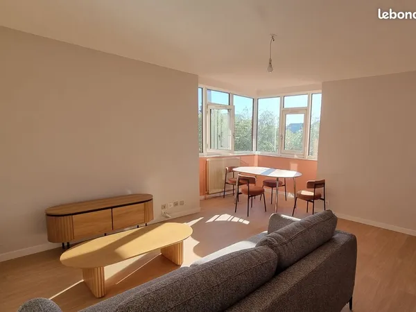 T4 meublé lumineux de 82 m² - Balcon sans vis-à-vis - Rennes, rue de Lorgeril