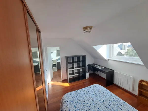 Loue Chambre meublée de 13m2 avec salle de bain privative de 5m2