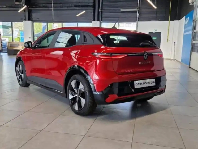 Renault Megane e-tech electric ev40 130ch equilibre standard charge — photo 7