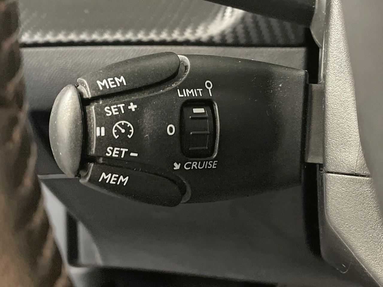 Peugeot 2008 puretech 130 s&s bvm6 active business — photo 22