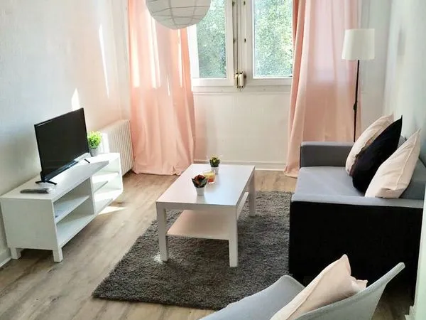 Grand T2 meublé neuf et tout confort, proche centre deux et des facultés