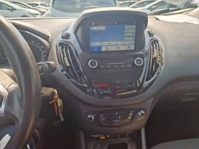 Ford Tourneo courier 1.5 tdci 100 bv6 s&amp;s — photo 9