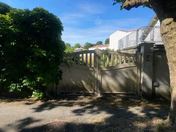 TERRAIN EMPLACEMENT PRIVILEGIE A DEUX PAS DES COMMERCES - MER - PARC !