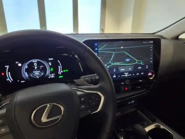 Lexus Nx 450h+ luxe 4wd my25 — photo 4