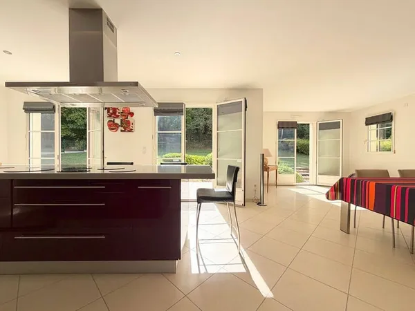 Maison 7 pièces 230 m²