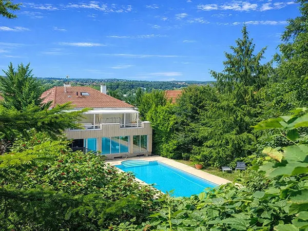 Brunstatt-Didenheim (68) VILLA D'ARCHITECTE AVEC PISCINE