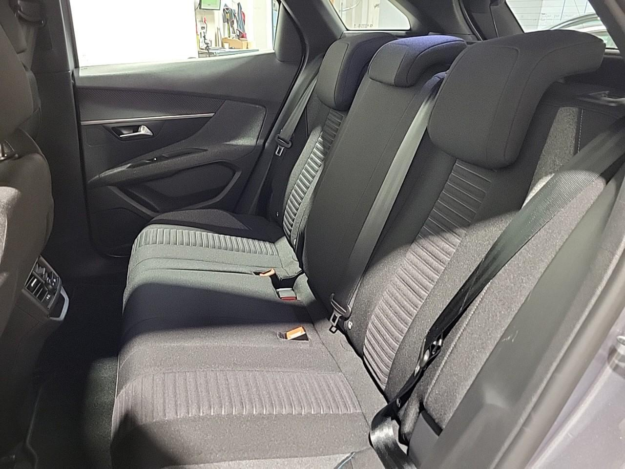 Peugeot 3008 puretech 130ch s&s bvm6 active pack — photo 13