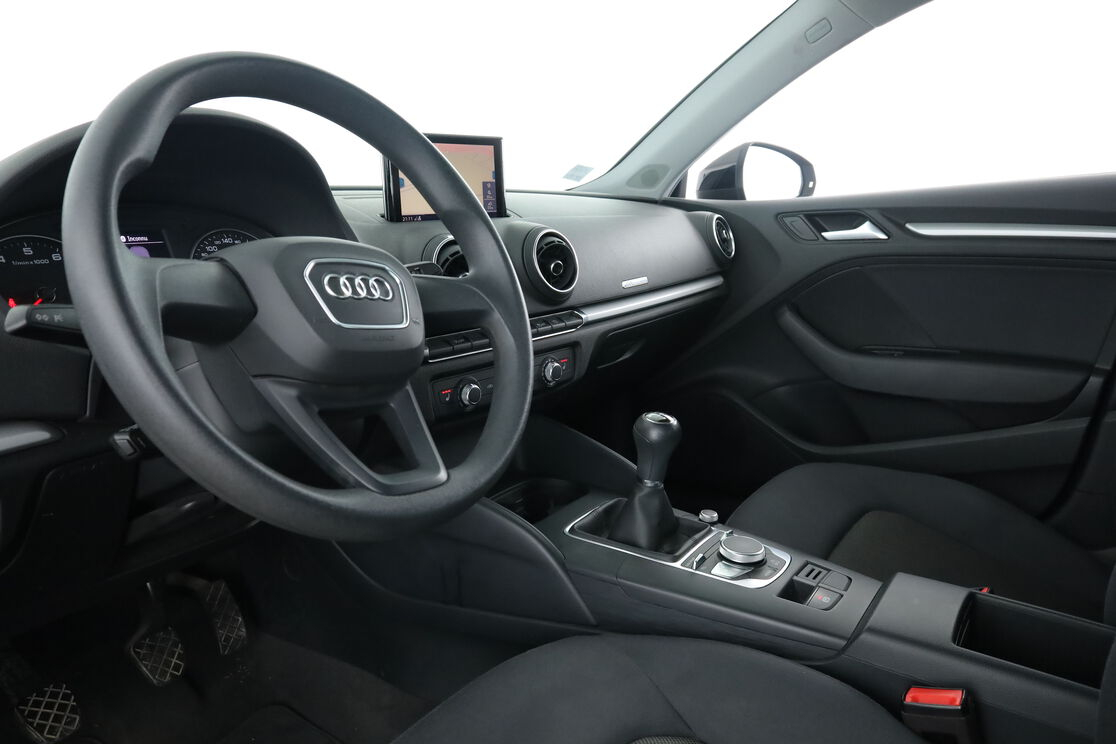 Audi A3 Limousine 30 TFSI — photo 10