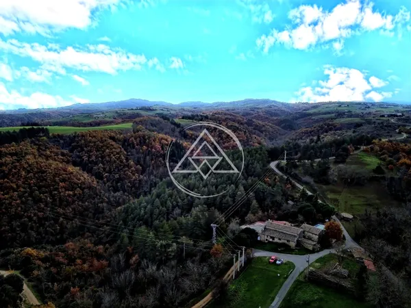 Gîte Authentique en Ardèche : 9 Chambres et Nature