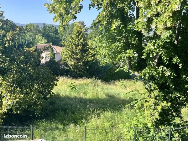 Terrain à bâtir de 987 m² à ECULLY (69)