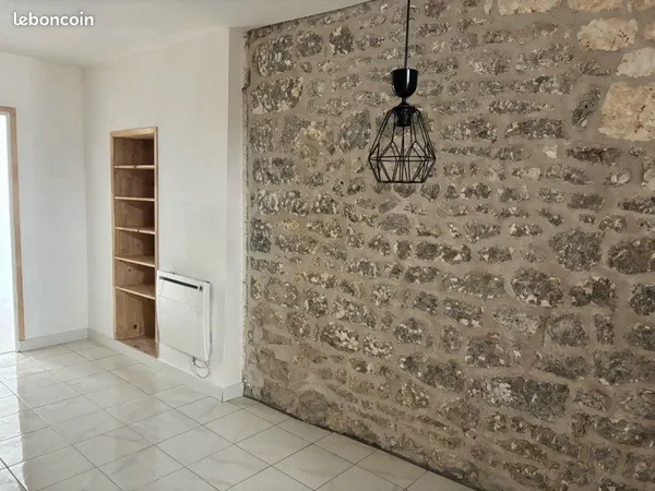 Magnifique F3 de 80 m² avec cachet & charme de l'ancien - Angoulême (Bussate Champs de mars, entière