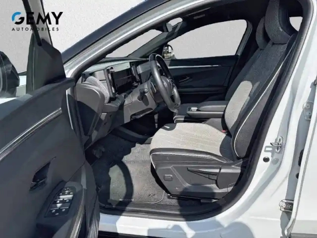 Renault Megane e-tech ev40 130ch standard charge — photo 9