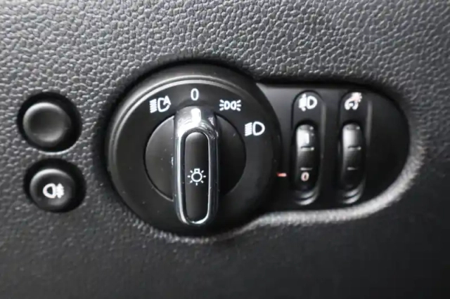 Mini Mini hatch 5 portes cooper 136 ch dkg7 — photo 91