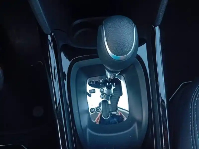 Peugeot 2008 1.2 puretech 110ch s&amp;s eat6 — photo 19