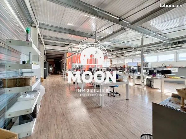 Local 3070 m² Castres