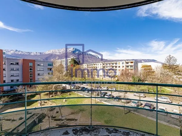 Echirolles, T2+ Cuisine avec terrasse avec vue dégagée