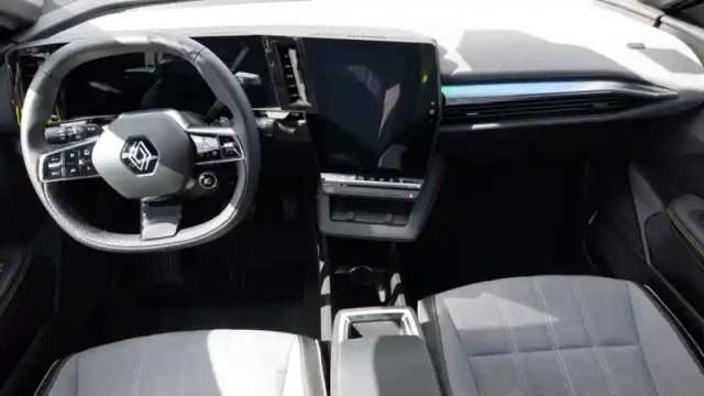 Renault Megane e-tech 220 ch autonomie confort gsr2 — photo 9