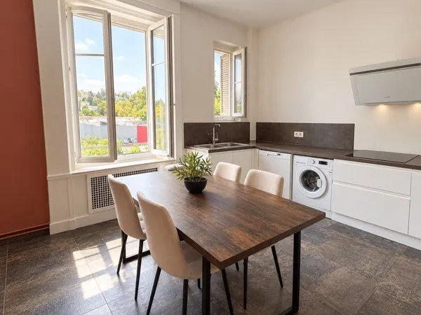 Appartement 100m2 - 2 chambres + un bureau - Balcon, cave