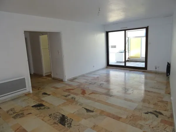 F3 Quartier Peyrou + Terrasse + Parking