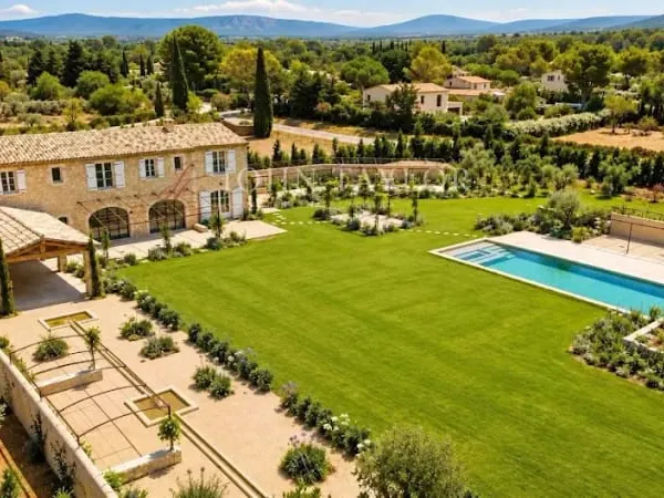Propriété 5 pièces 220 m²