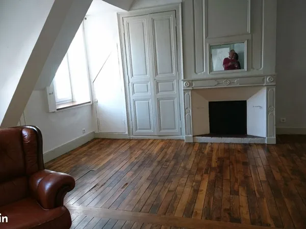 A louer bel appartement 75m2 ,charme ,2 chambres, centre ville ,calme